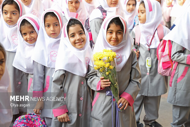 زنگ مهر و ایثار در مدارس دامغان؛ آماده استقبال سال تحصیلی جدید هستیم