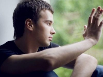 چرا با غریبه‌ها راحت‌تر درددل می‌کنیم؟