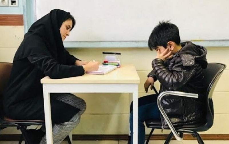 چرا مشاوران مدارس در حل مشکلات دانش‌آموزان امروزی با محدودیت مواجه‌اند؟