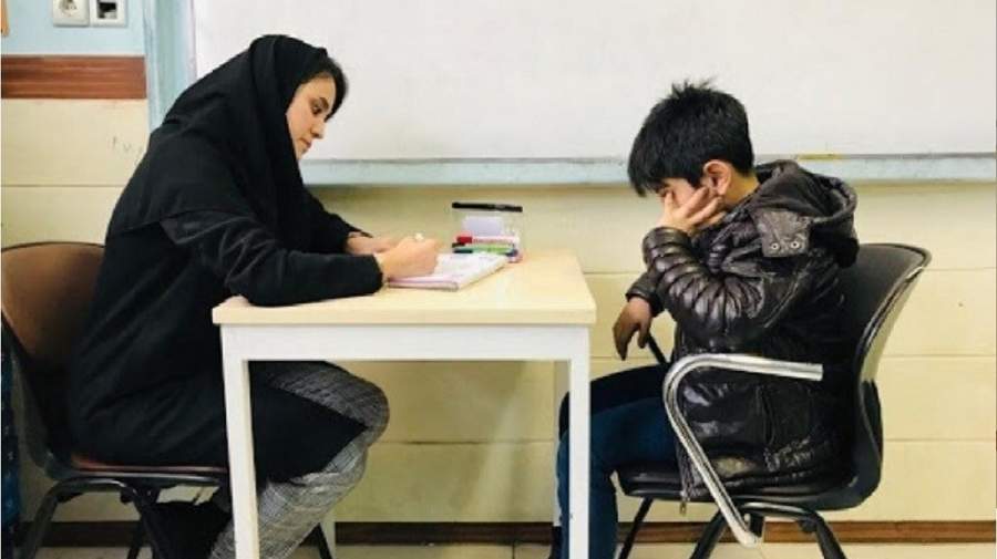 چرا مشاوران مدارس در حل مشکلات دانشآموزان امروزی با محدودیت مواجهاند؟