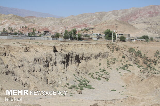 یک دهه بلاتکلیفی؛ رانش زمین در تلخاب همچنان جان مردم را تهدید می کند