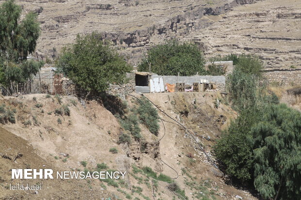 یک دهه بلاتکلیفی؛ رانش زمین در تلخاب همچنان جان مردم را تهدید می کند یک دهه بلاتکلیفی؛ رانش زمین در تلخاب همچنان جان مردم را تهدید می کند